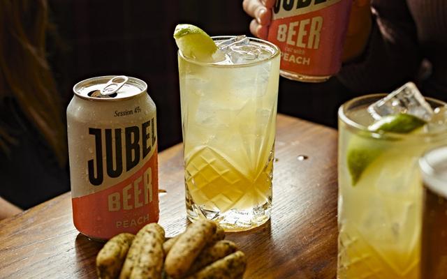 Happy Hour 2-for-1 drinks