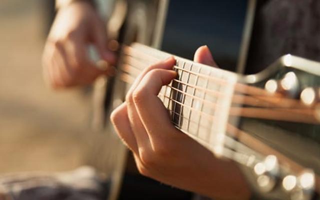 Live Music: Ollie